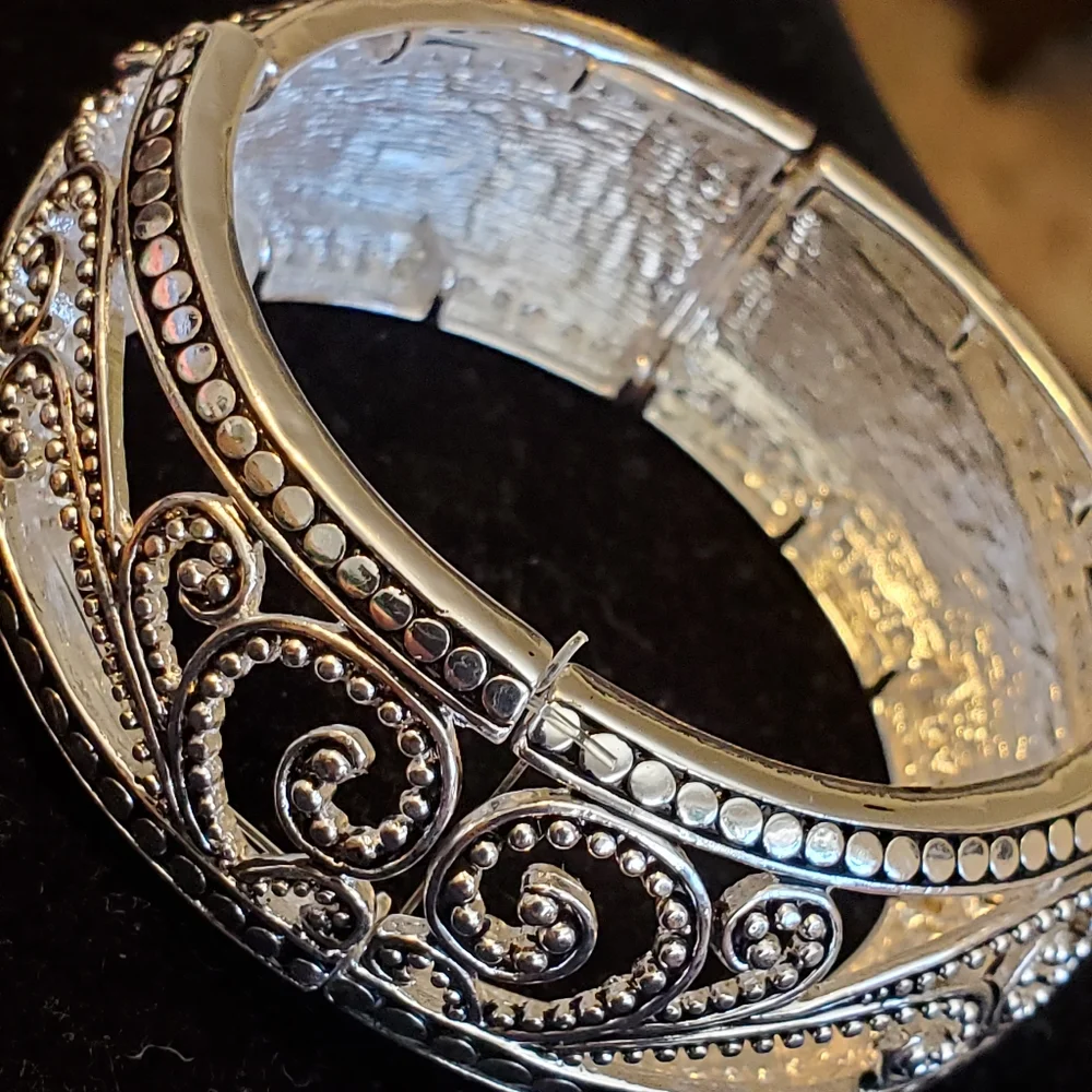 Fashion Leader silvertone scroll stretch bangle bracelet